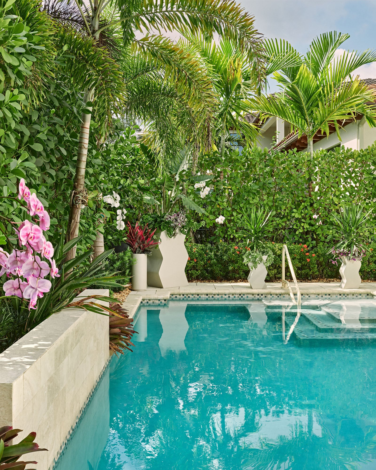 Curvy Planter - Image 13